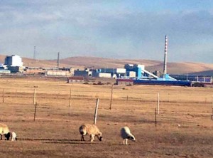 兴安铜锌冶炼厂停工后，牧民拍摄的照片